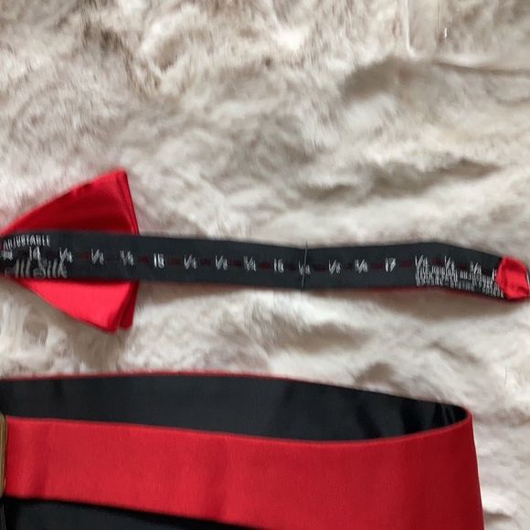 Red cummerbund & bow tie. - Picture 6 of 9